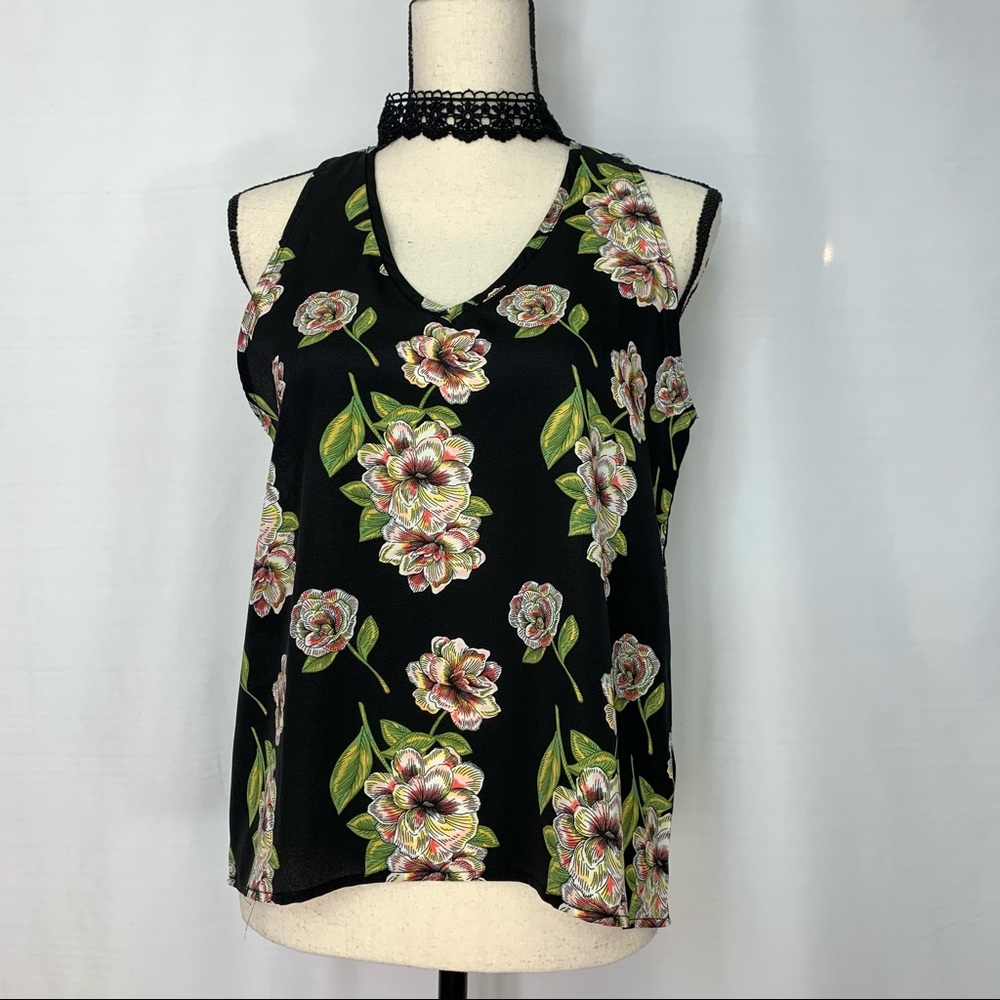 Derek Heart EUC crochet choker neck blouse